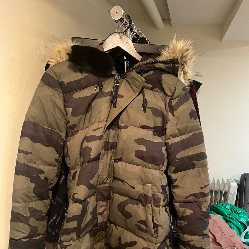 Aritzia winter jacket! Moderately worn